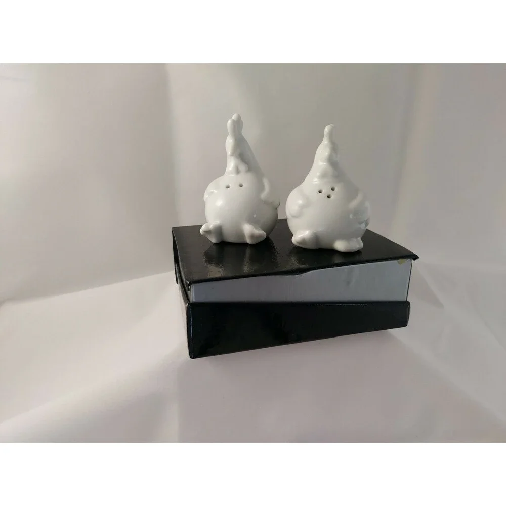 White Rooster Chicken Salt/Pepper Shakers small Country kitchen vtg